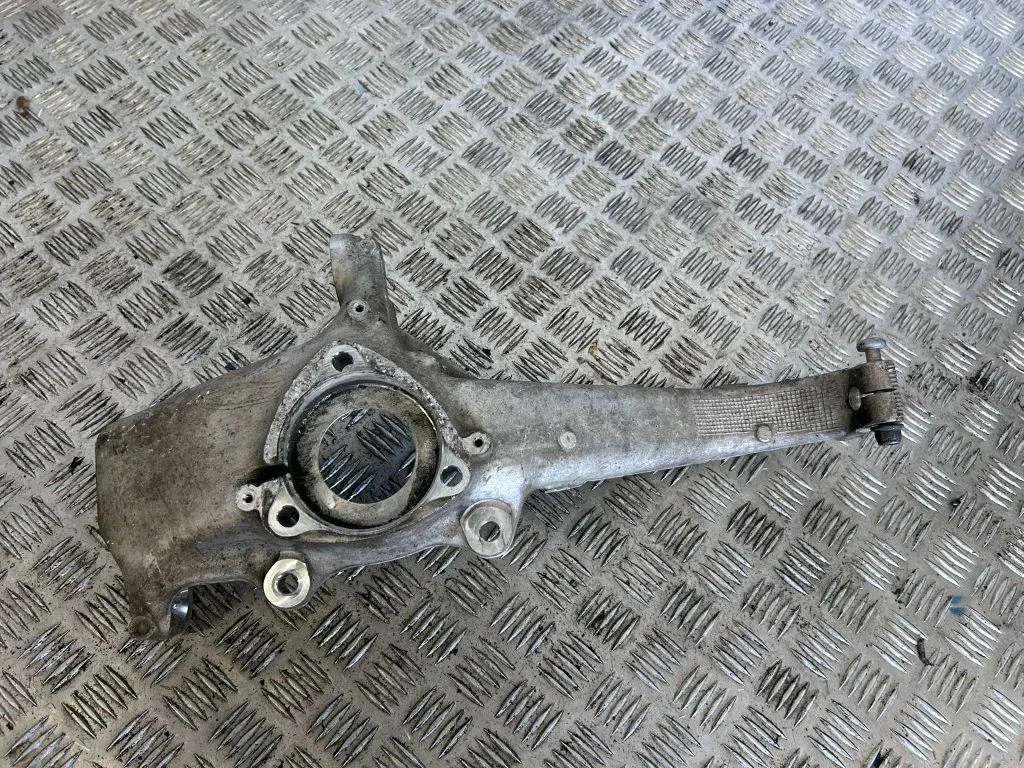 Front wheel hub – Tesla Model S (2012-)