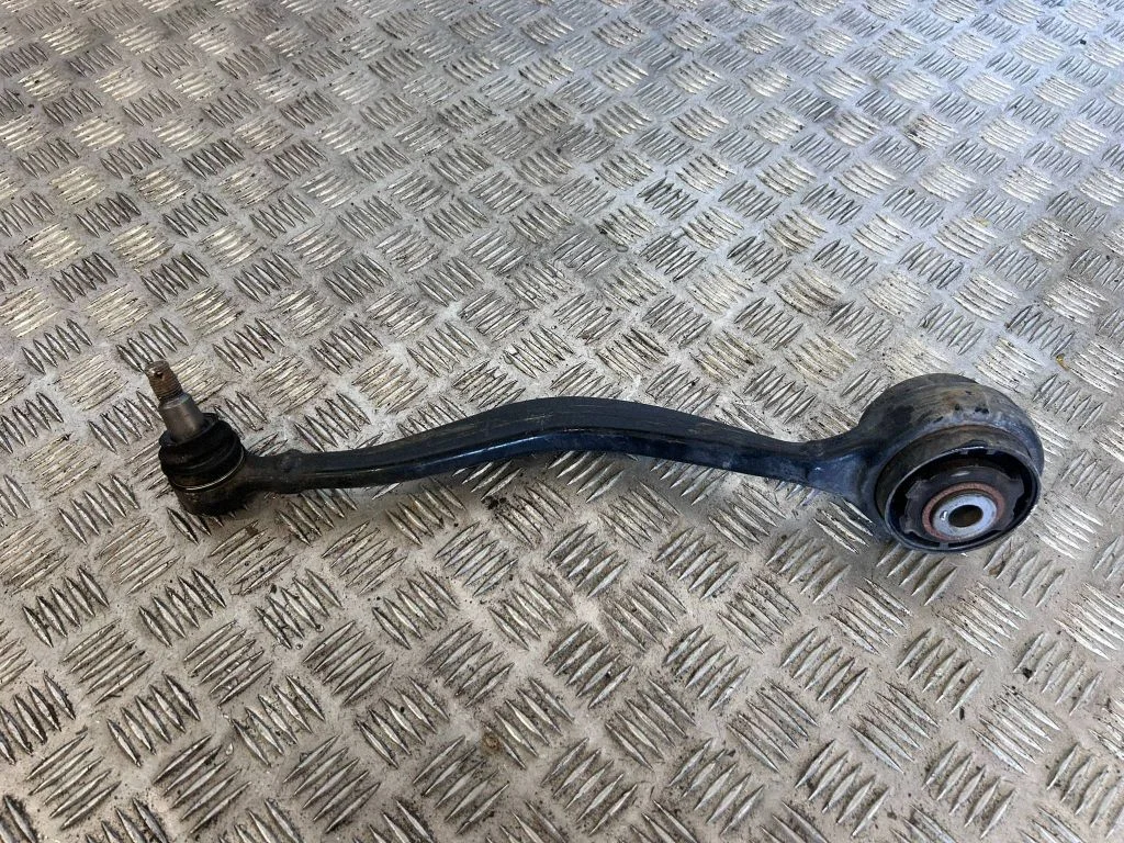 Front lower control arm/wishbone – right