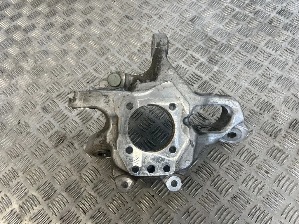 Rear wheel hub – left