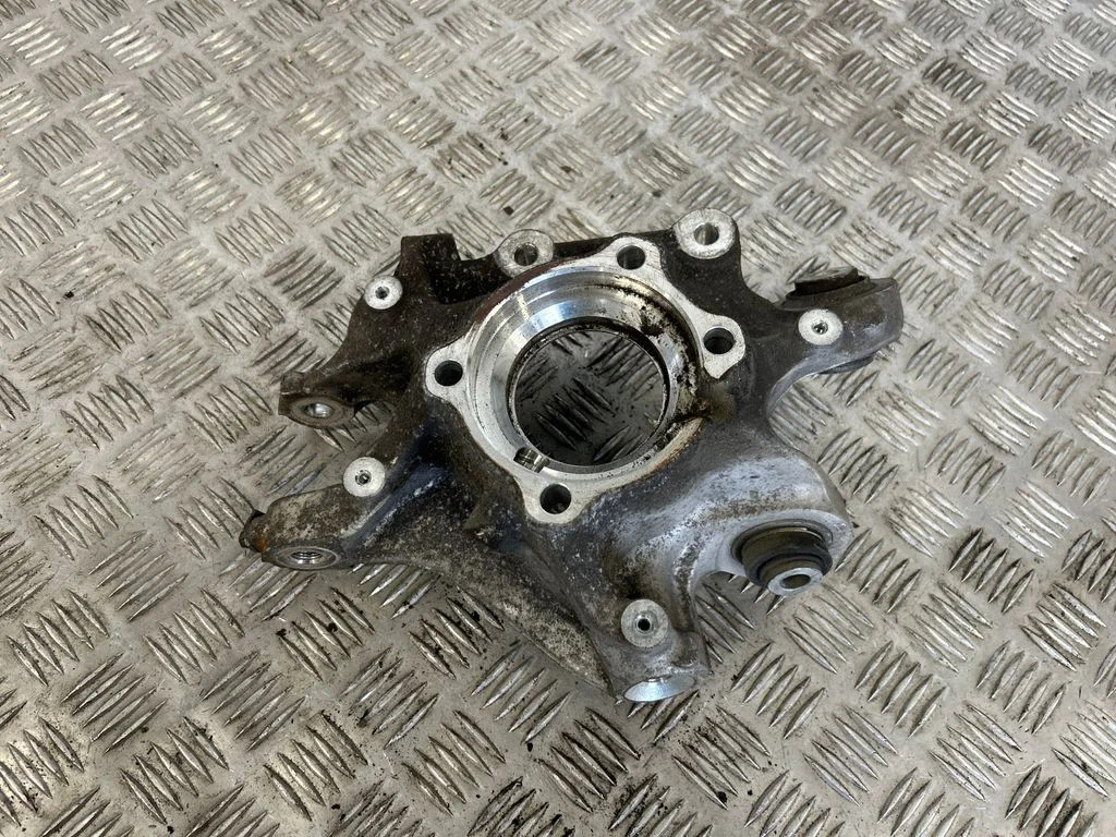 Rear wheel hub 6871030