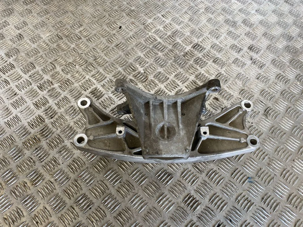 Gearbox mounting bracket 670003954