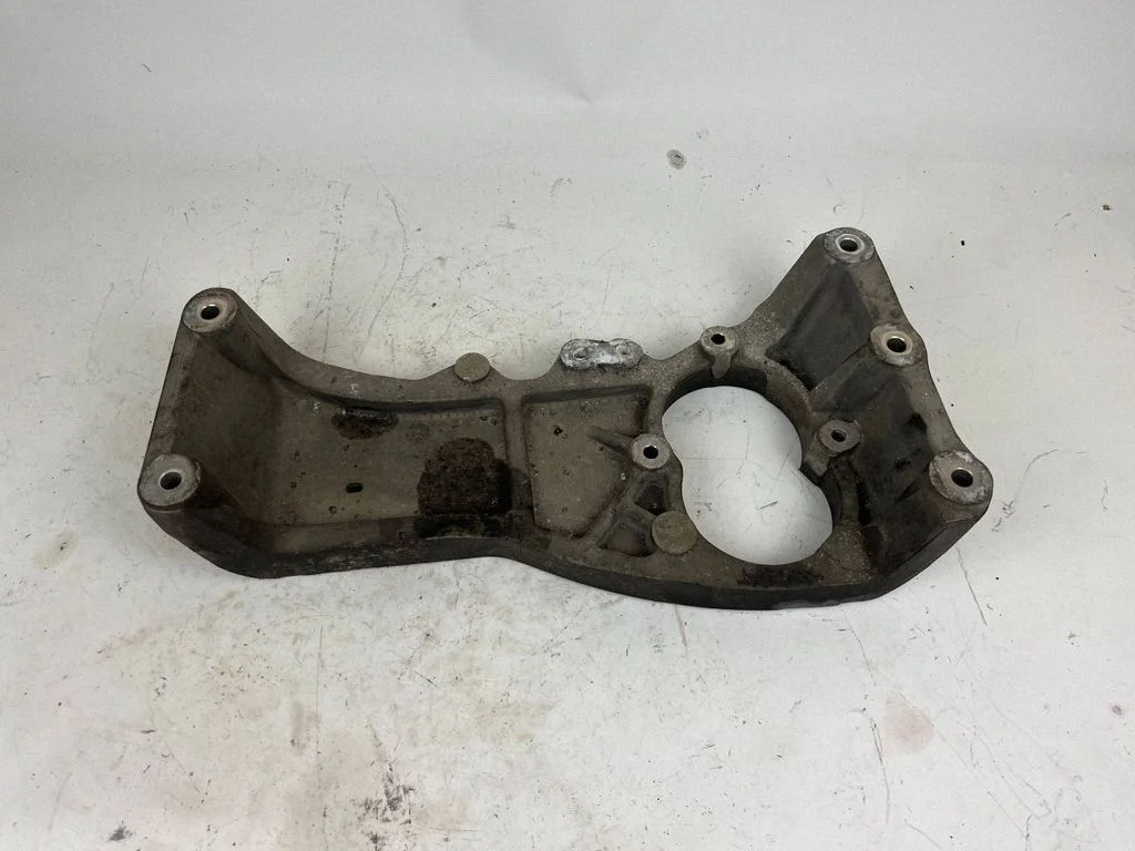 Gearbox mounting bracket 670032044
