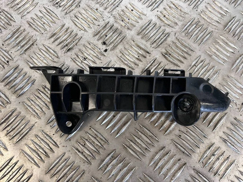 Front bumper mounting bracket 5211562020