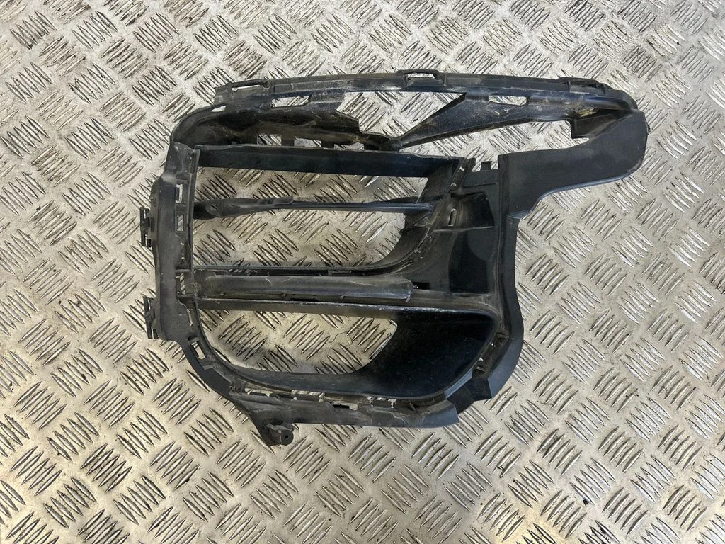 Front bumper lower grill 95B807682B