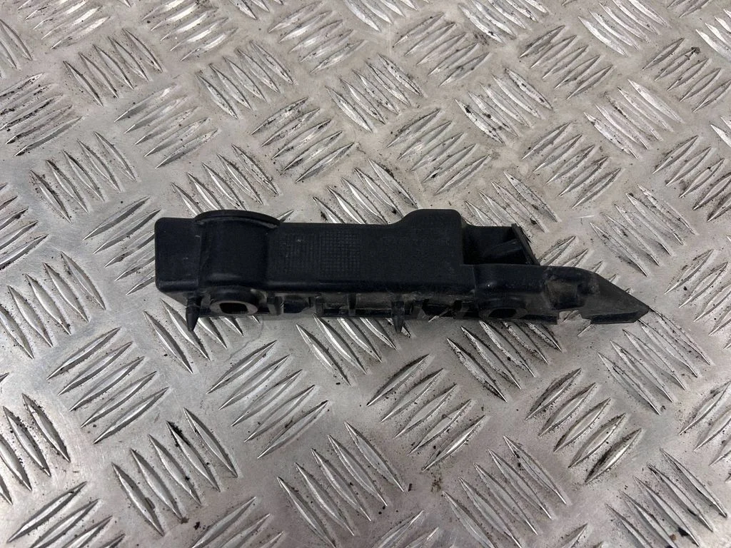Front bumper mounting bracket 8T0807283C