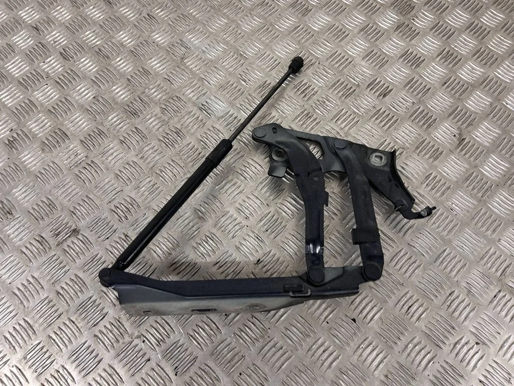 Engine bonnet/hood hinges 80A823302C