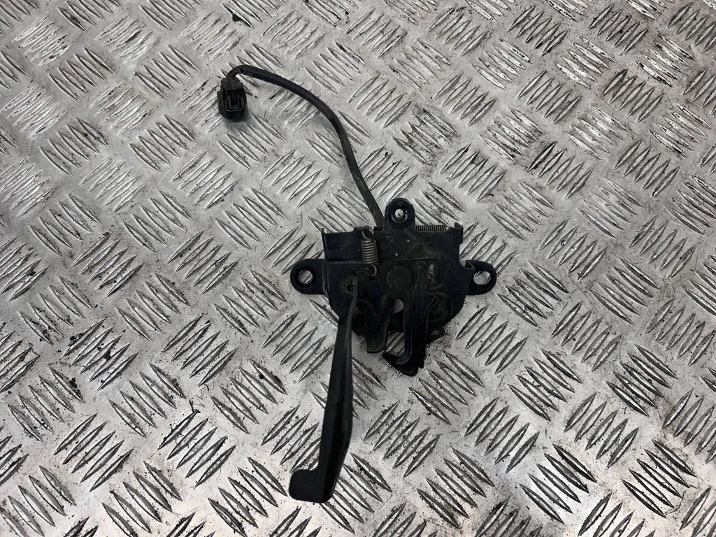 Engine bonnet/hood lock/catch