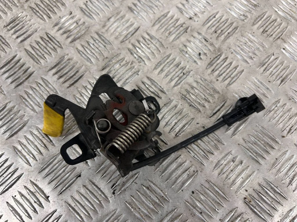 Engine bonnet/hood lock/catch