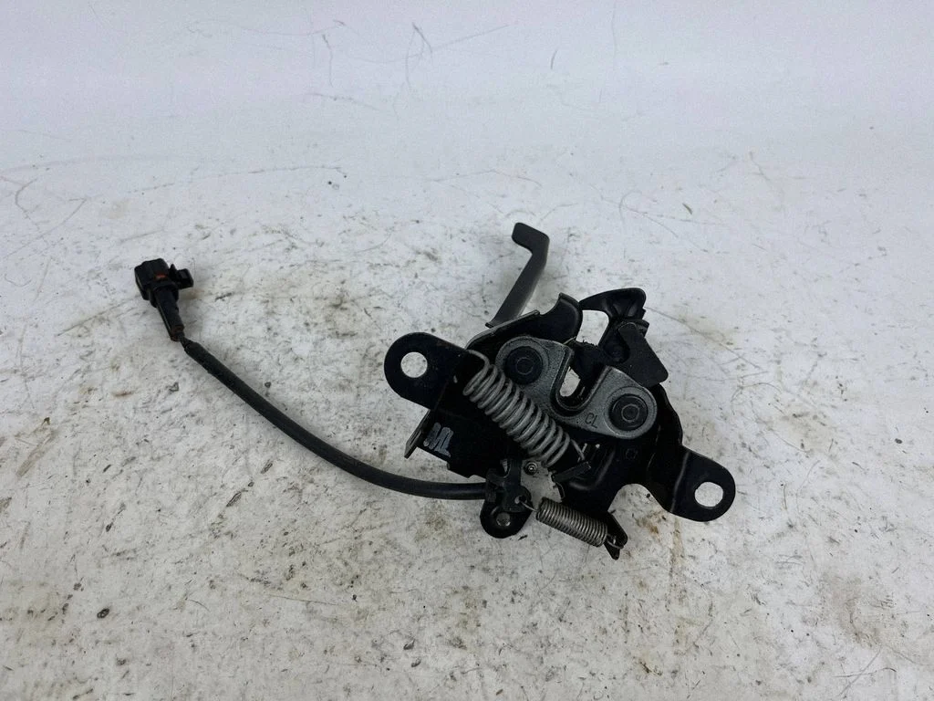 Engine bonnet/hood lock/catch