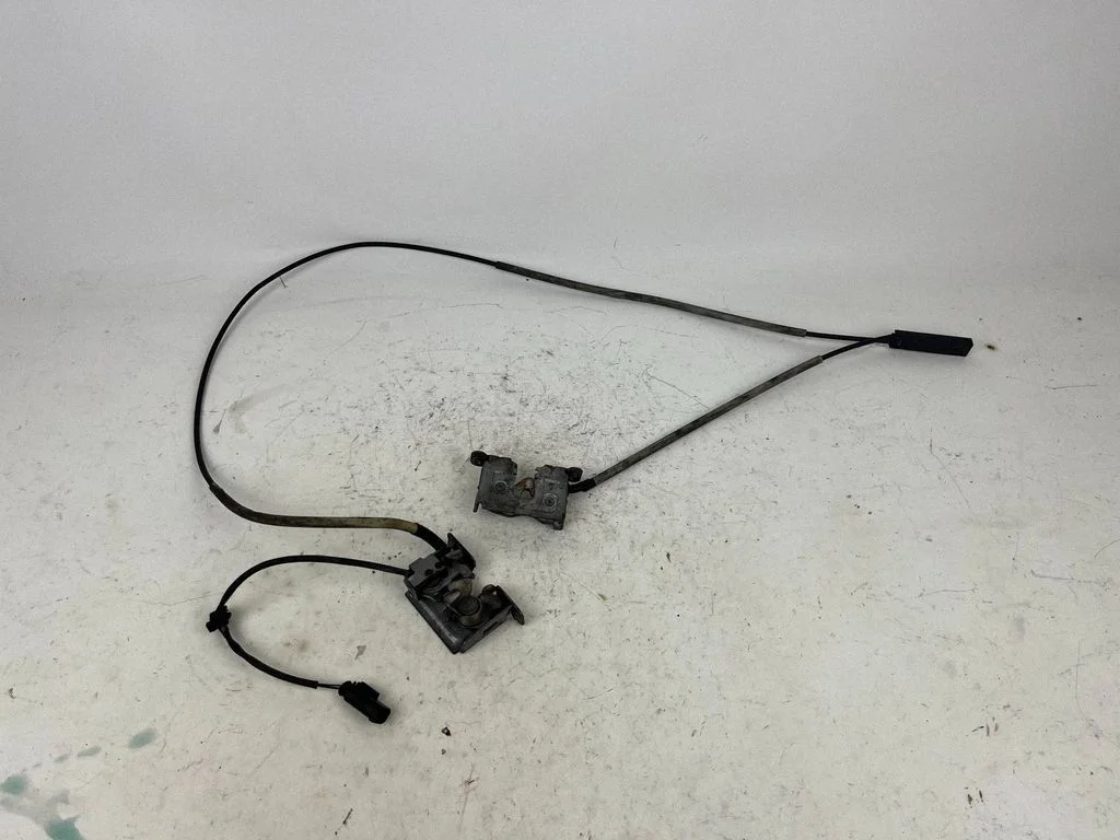Engine bonnet/hood lock/catch