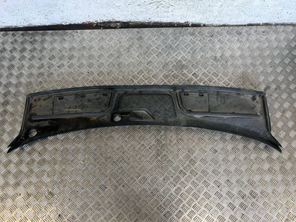 Wiper trim 80B819403