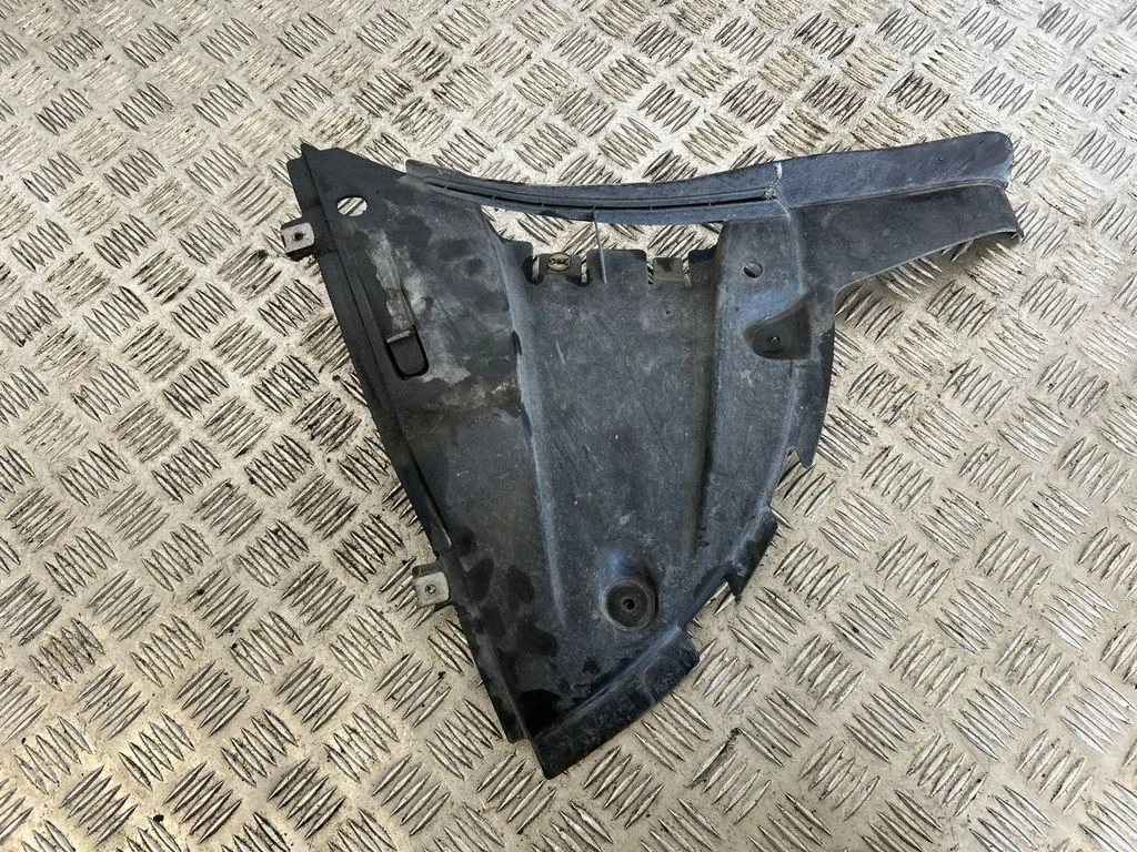 Front wheel arch liner splash guards 95B825102B
