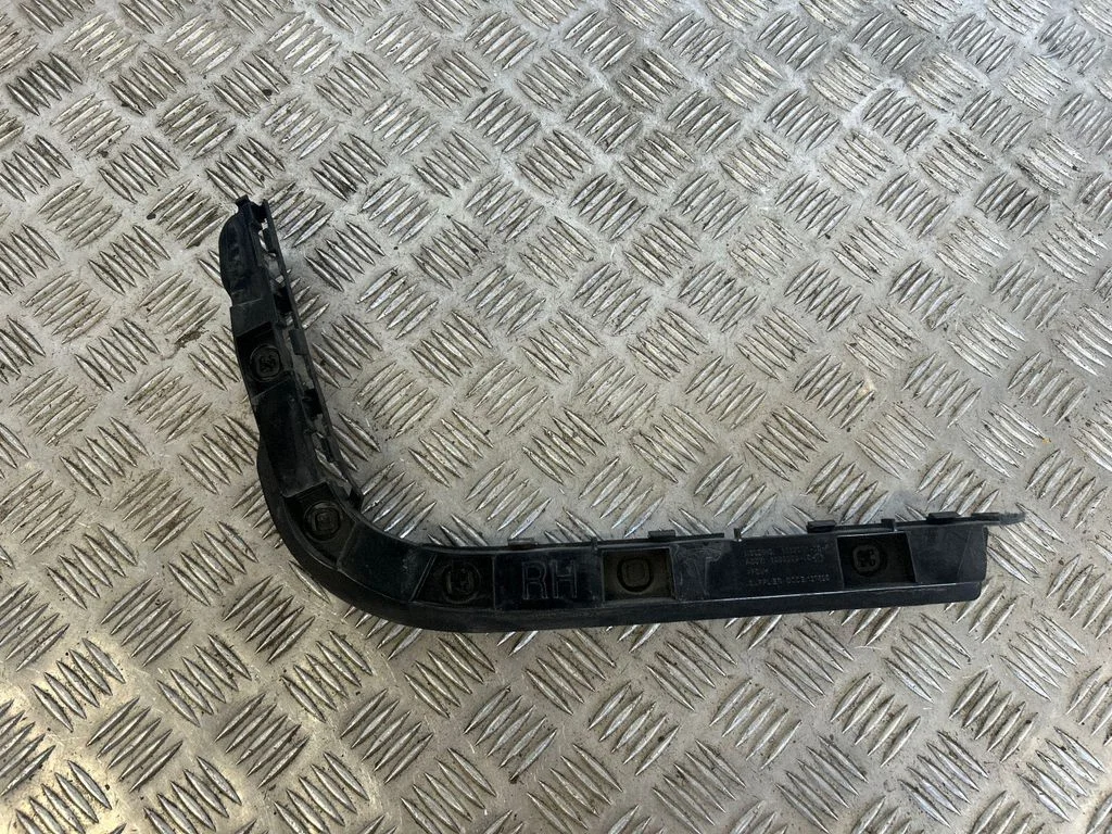 Rear bumper mounting bracket – Tesla Model S (2012-)