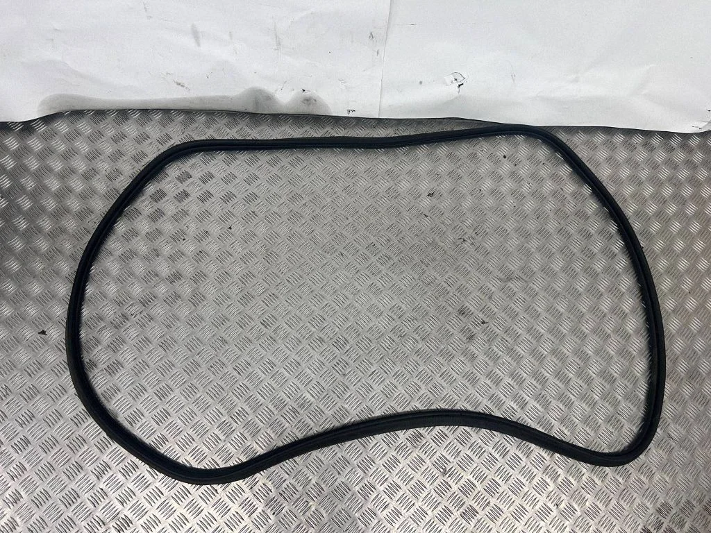 Loading door rubber seal (on body)