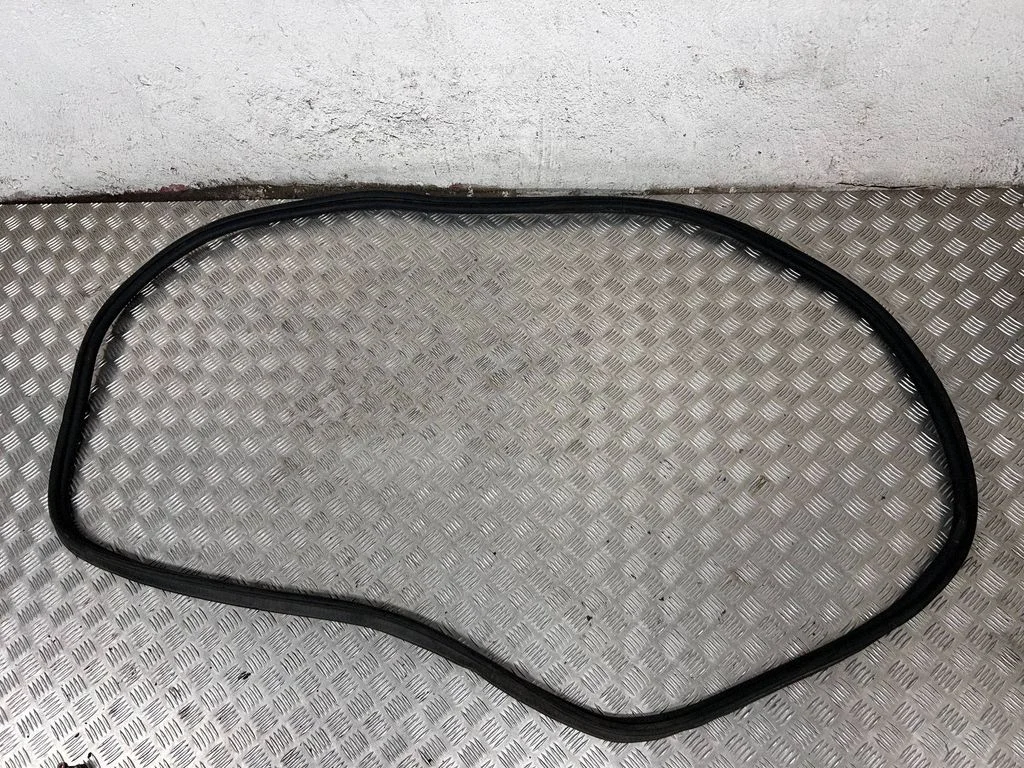 Loading door rubber seal (on body)