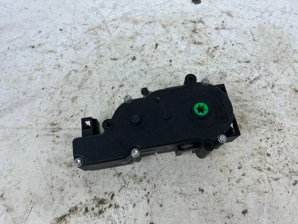 Tailgate/trunk/boot lock/catch/latch 6NW009424
