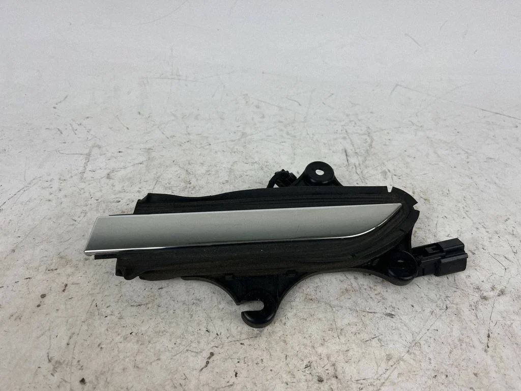 Esiukse välimine käepide 103541800E