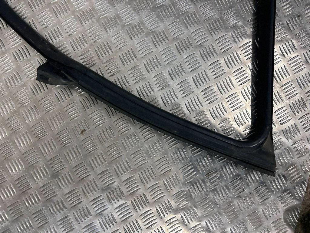 Front door rubber seal 670032866