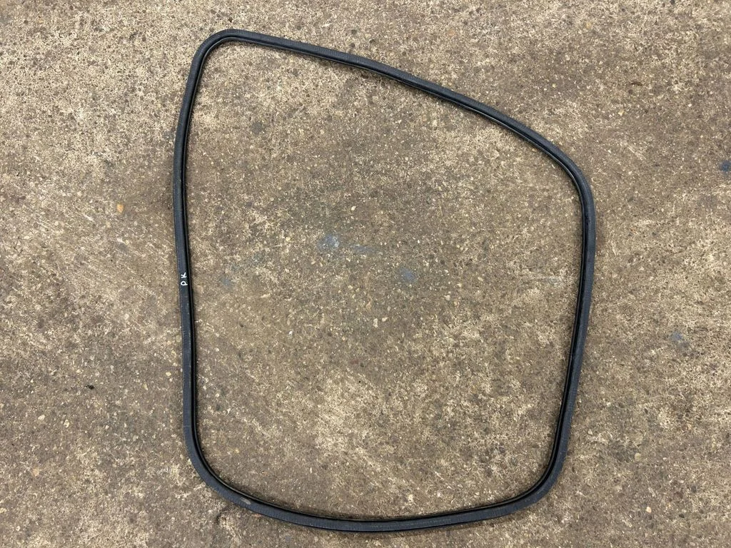 Front door rubber seal – front left