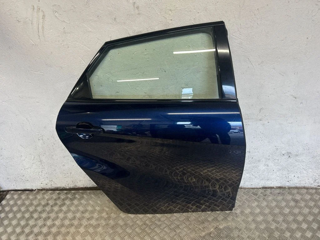 Rear door – right