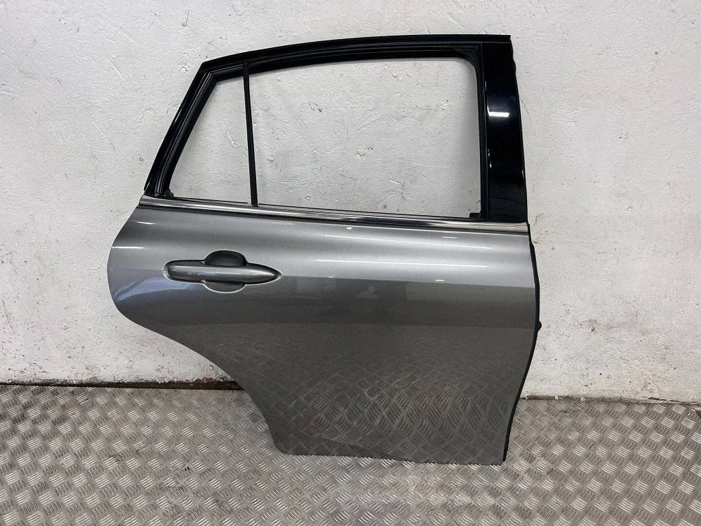 Rear door – right