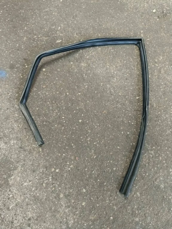 Rear door rubber seal (on body)