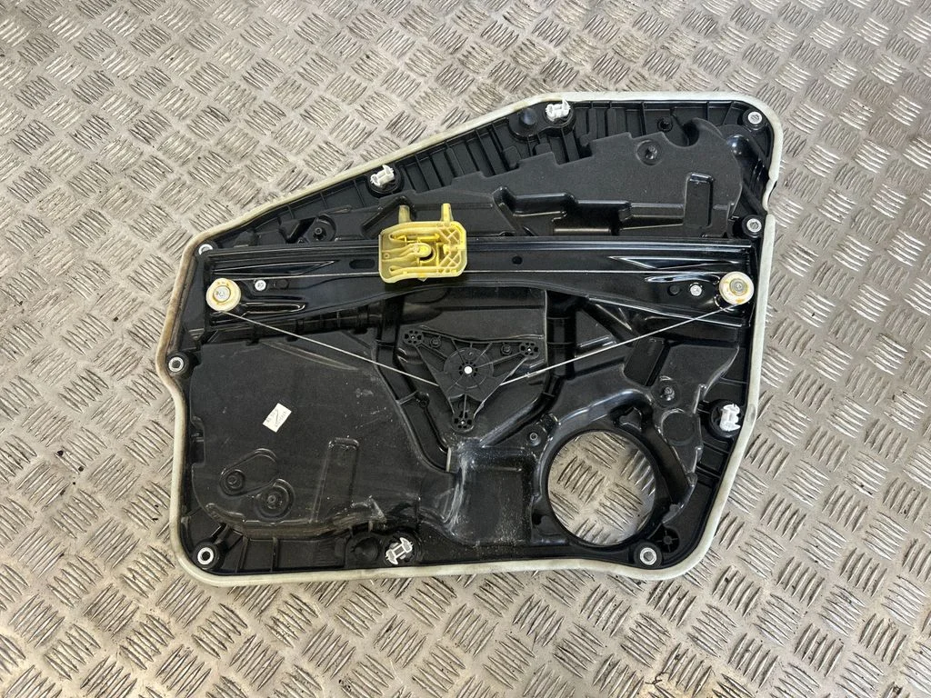 Rear door window regulator with motor 7393460