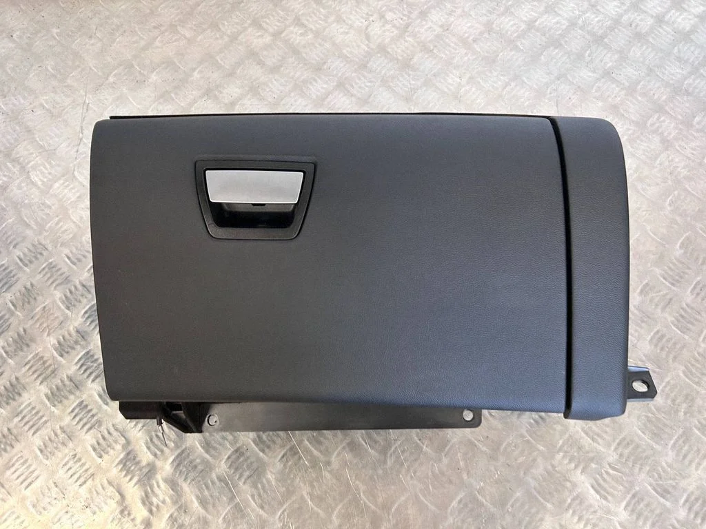 Glove box – Maserati Ghibli (2013-)