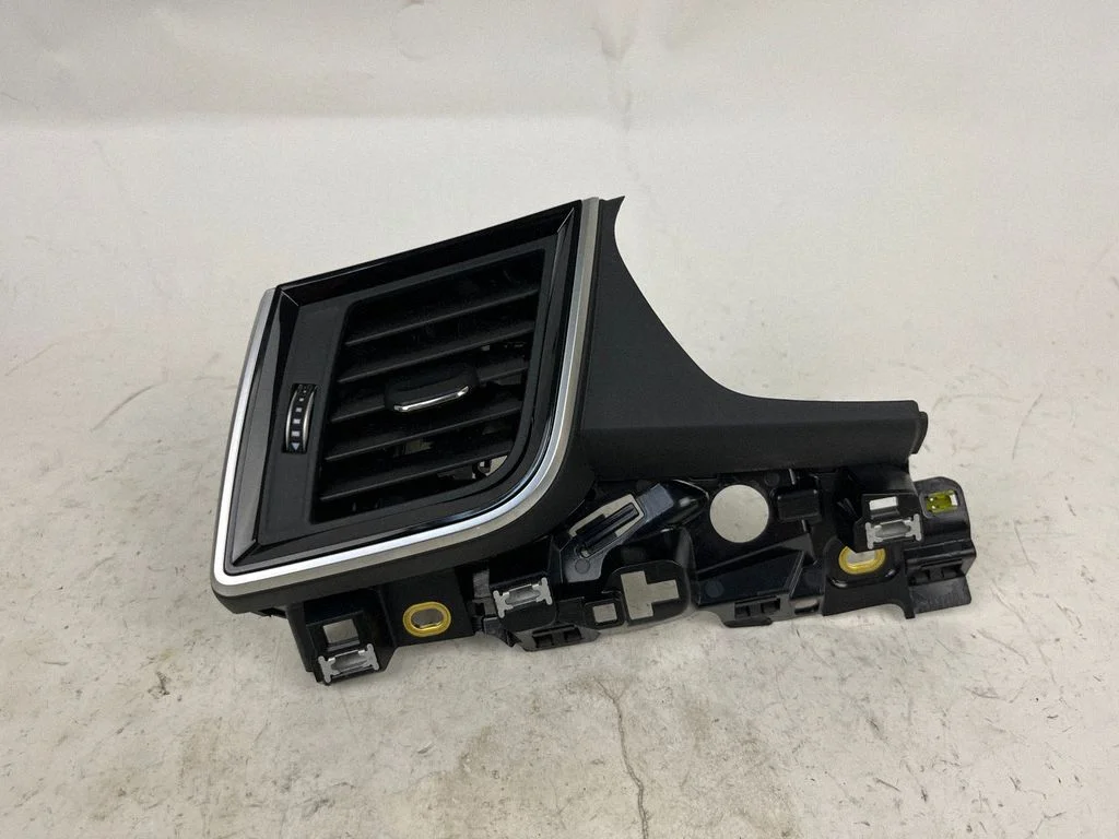Armatuurlaua külje õhutusresti kate 80B820901F