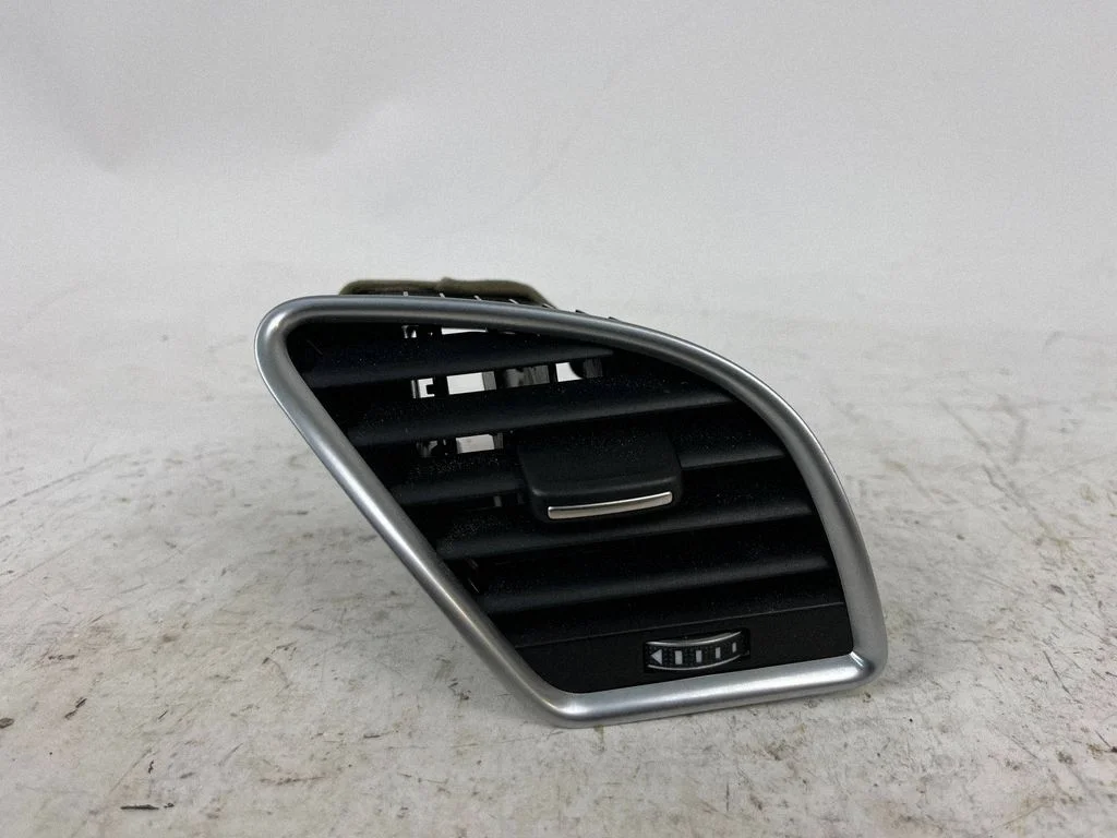 Dashboard side air vent grill/cover trim 8T1820902G