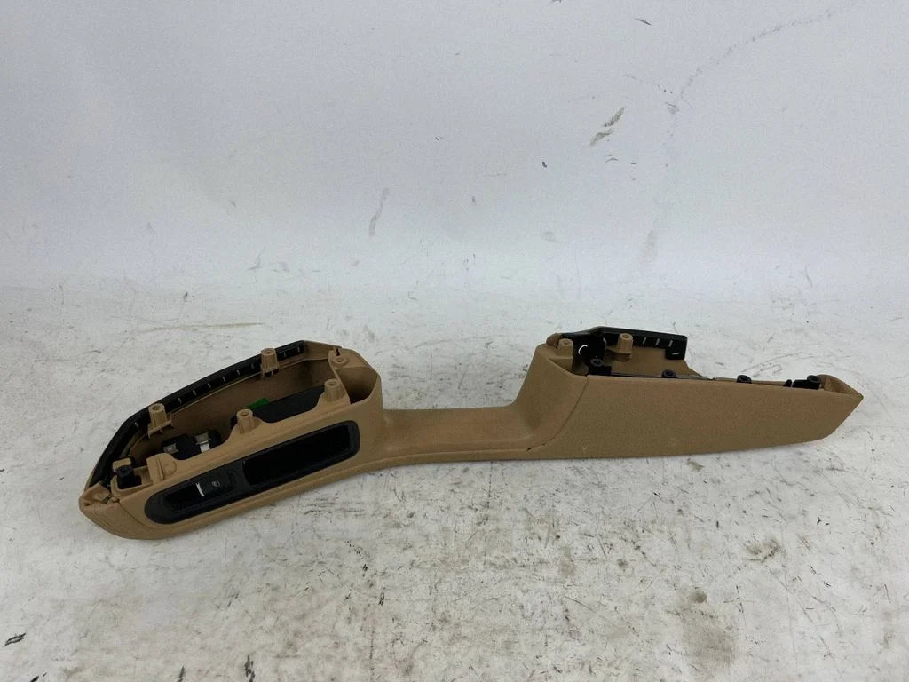 Other front door trim element 95B867174