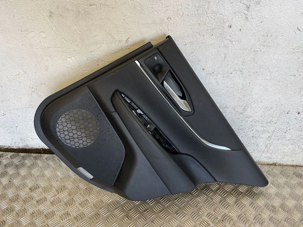 Rear door card panel trim 67775X1300