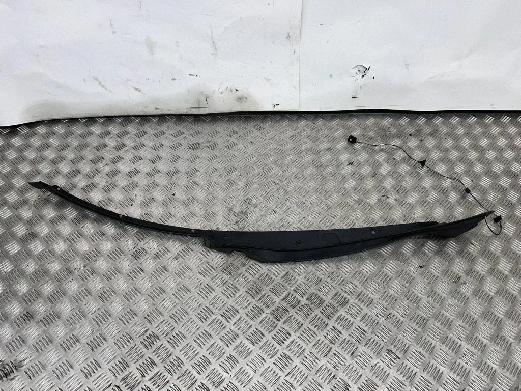 Other rear door trim element – Tesla Model S (2012-)