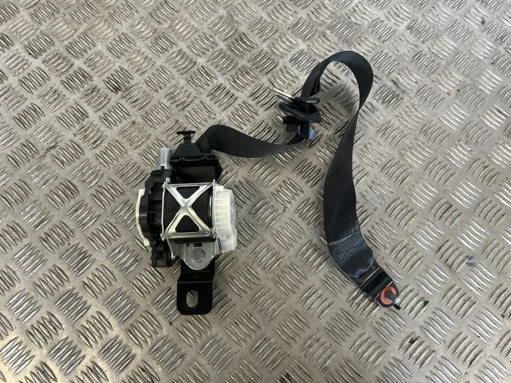 Front seatbelt P6JW82DX9AD