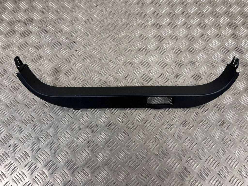 Rear sill trim cover 106005100