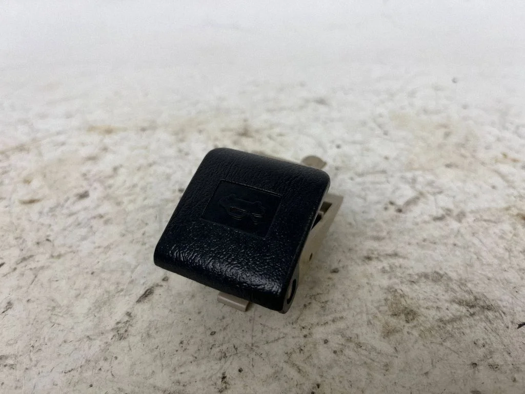 Engine bonnet (hood) release handle