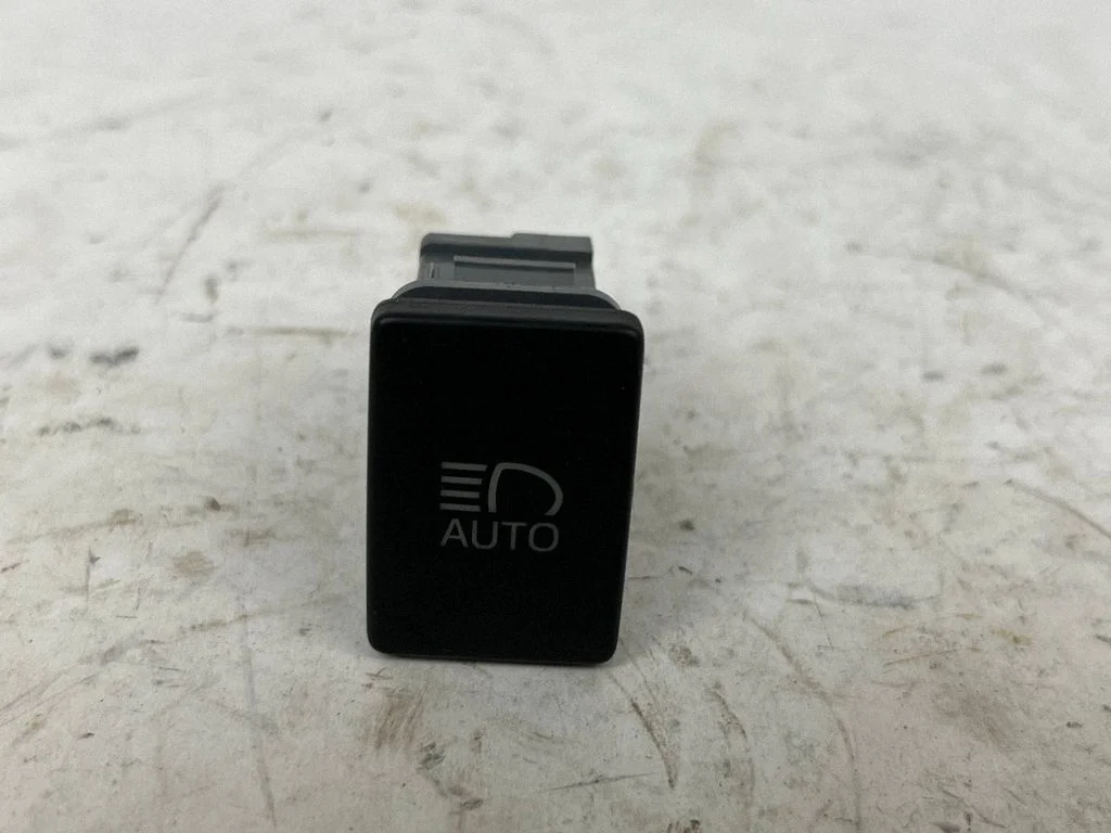 Light switch 15B550