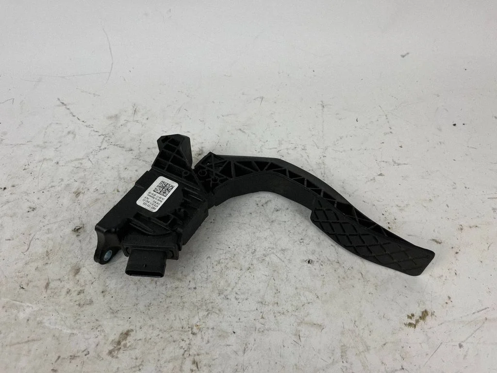 Accelerator throttle pedal 8W1723523