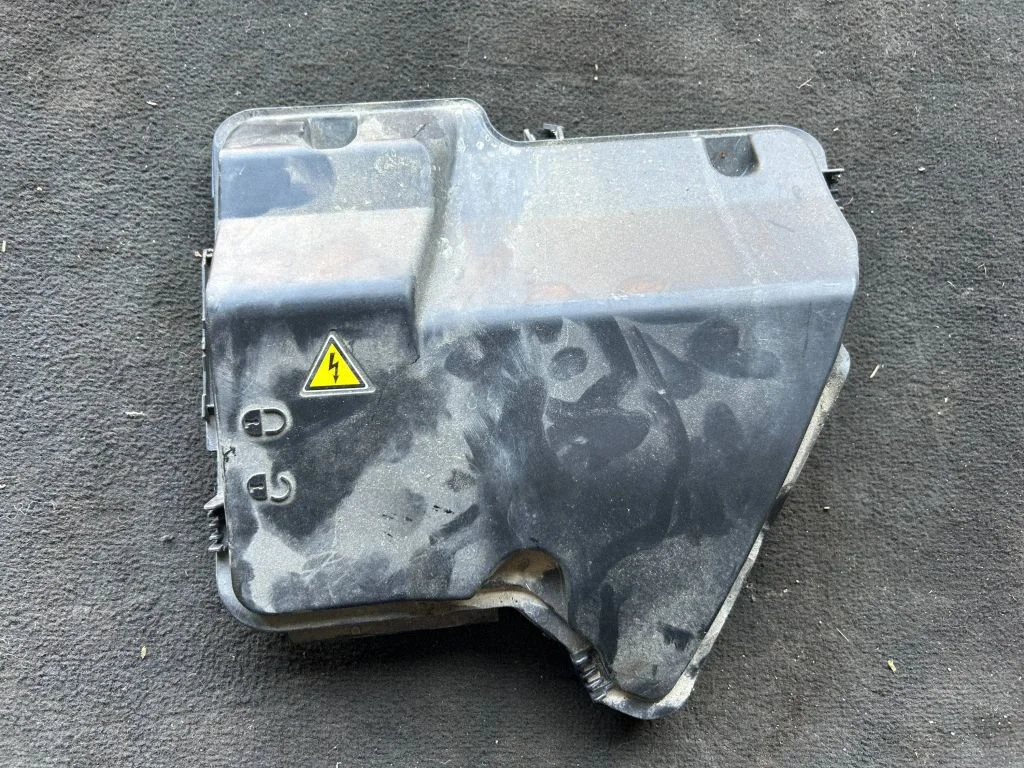 Fuse box cover 7555102