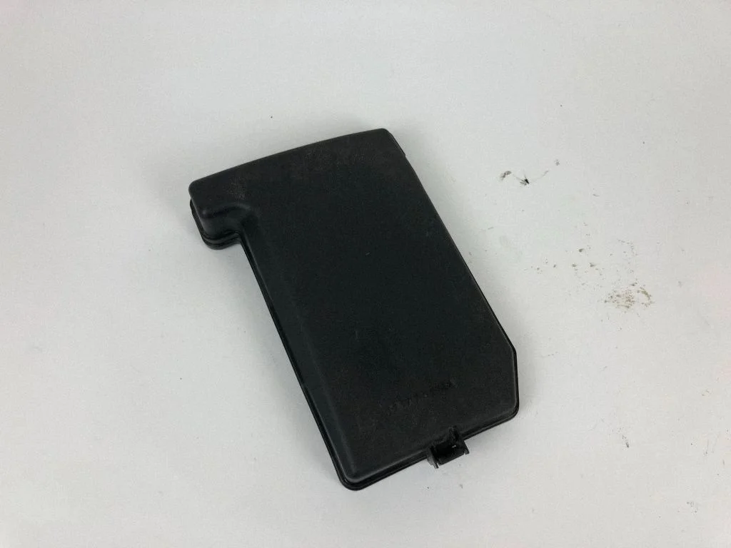 Fuse box cover 4415YA1