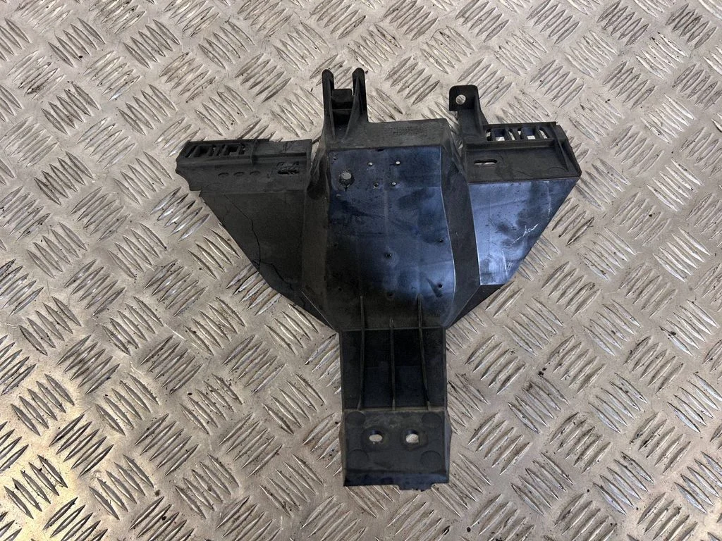 Battery bracket 104633100C