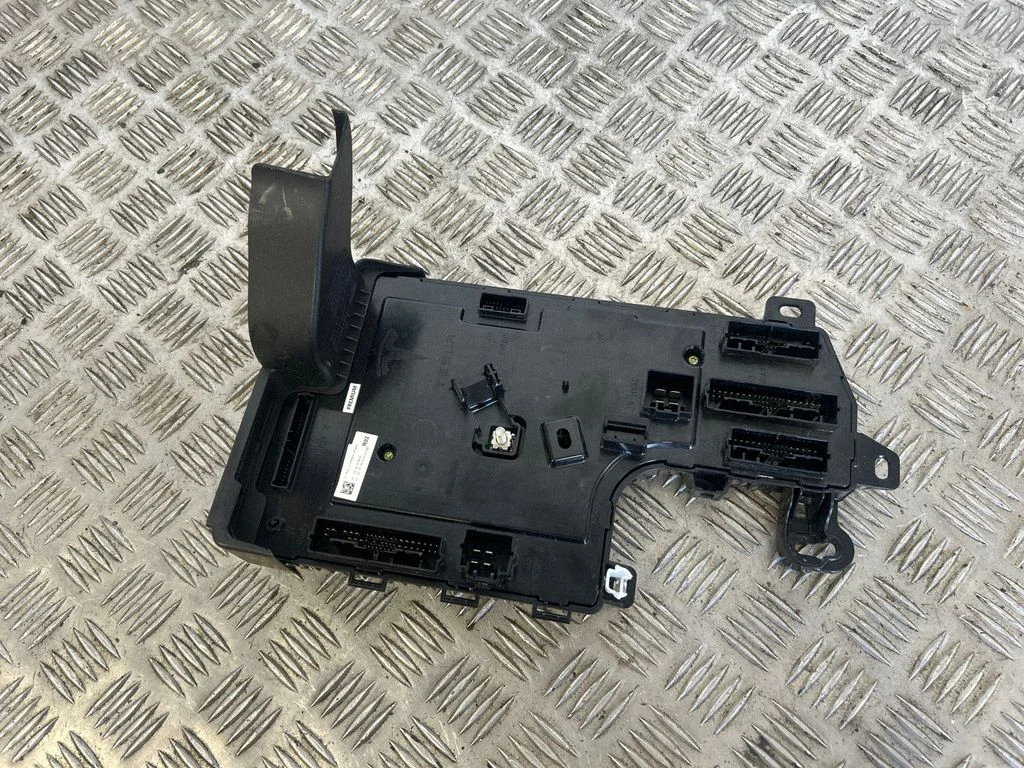 Comfort/convenience module – Tesla Model S (2012-)