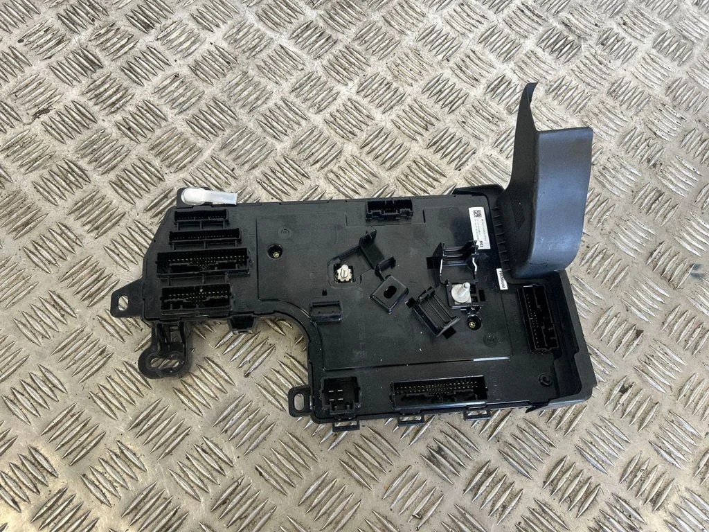 Comfort/convenience module – Tesla Model S (2012-)