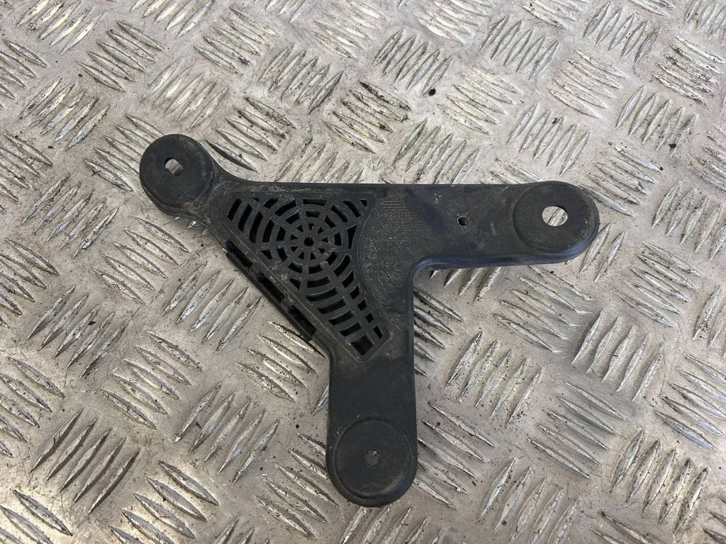 Kita variklio skyriaus detalė