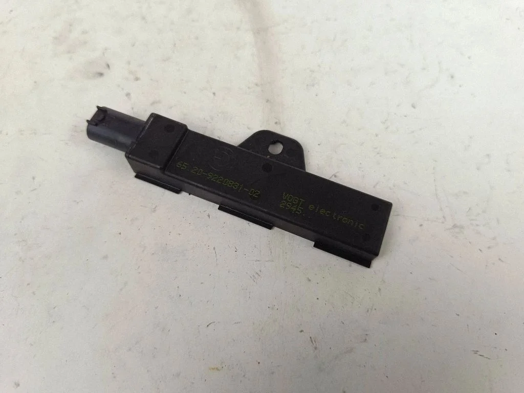 Interior comfort aerial antenna – BMW 1 Series F20 F21 (2011-2019)