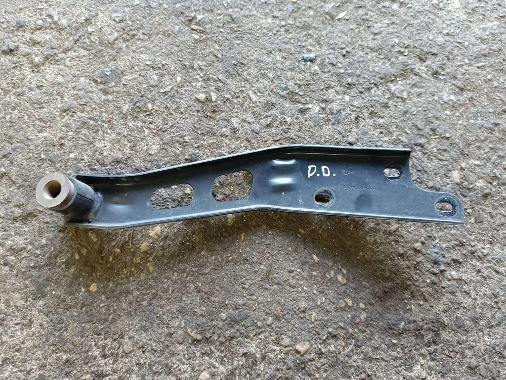 Muffler mount bracket/holder 68166084AA