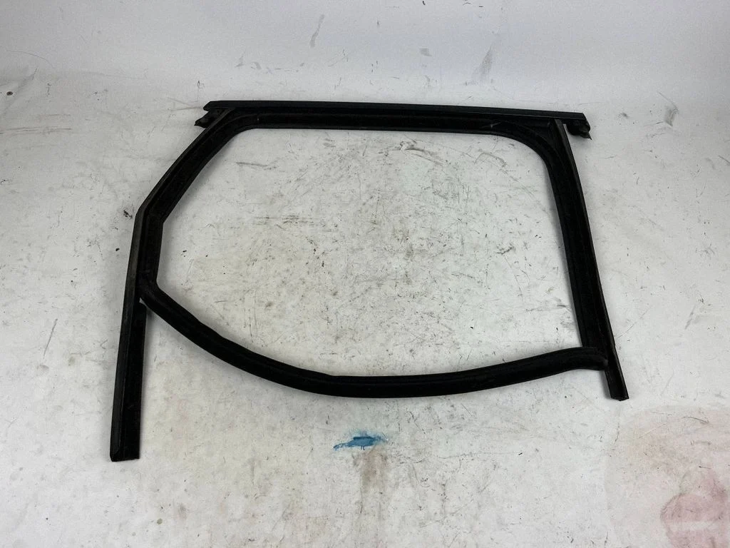 Rubber seal rear door – rear right