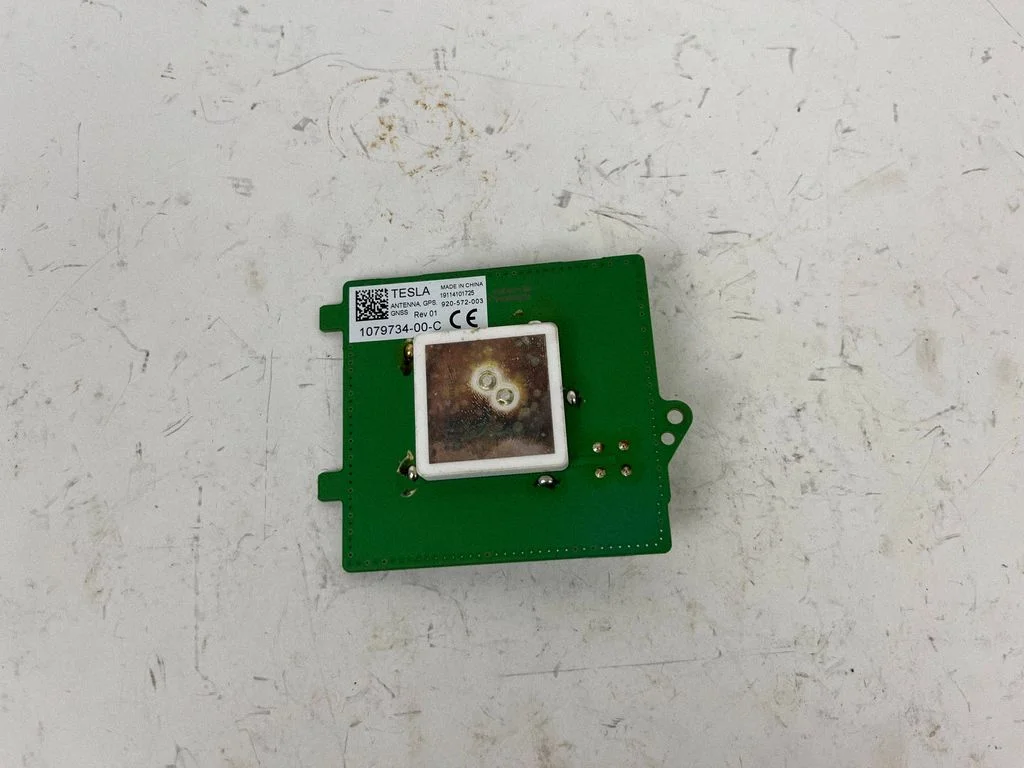 Aerial GPS antenna – Tesla Model S (2012-)