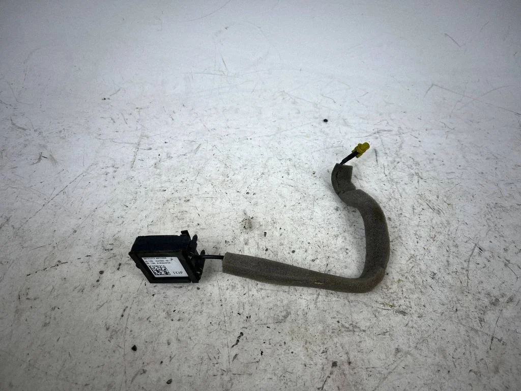 Aerial GPS antenna – Tesla Model S (2012-)
