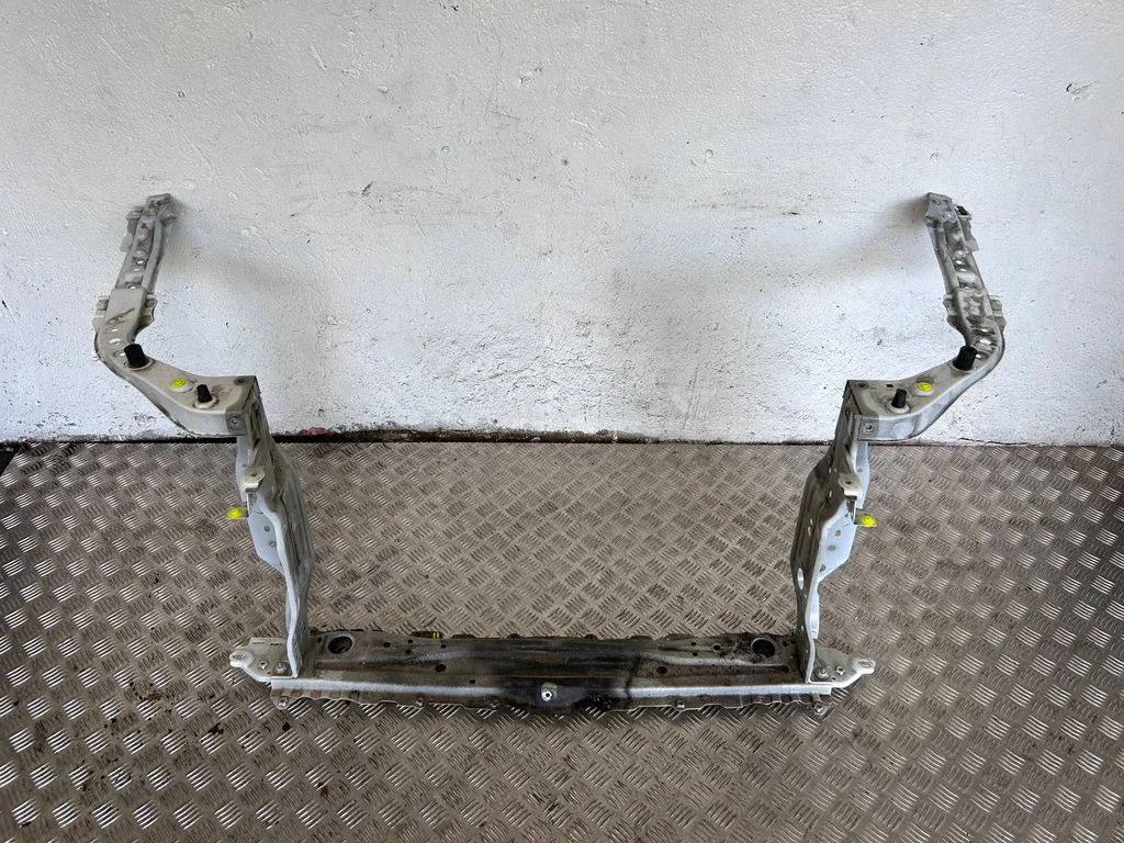 Radiator mount bracket